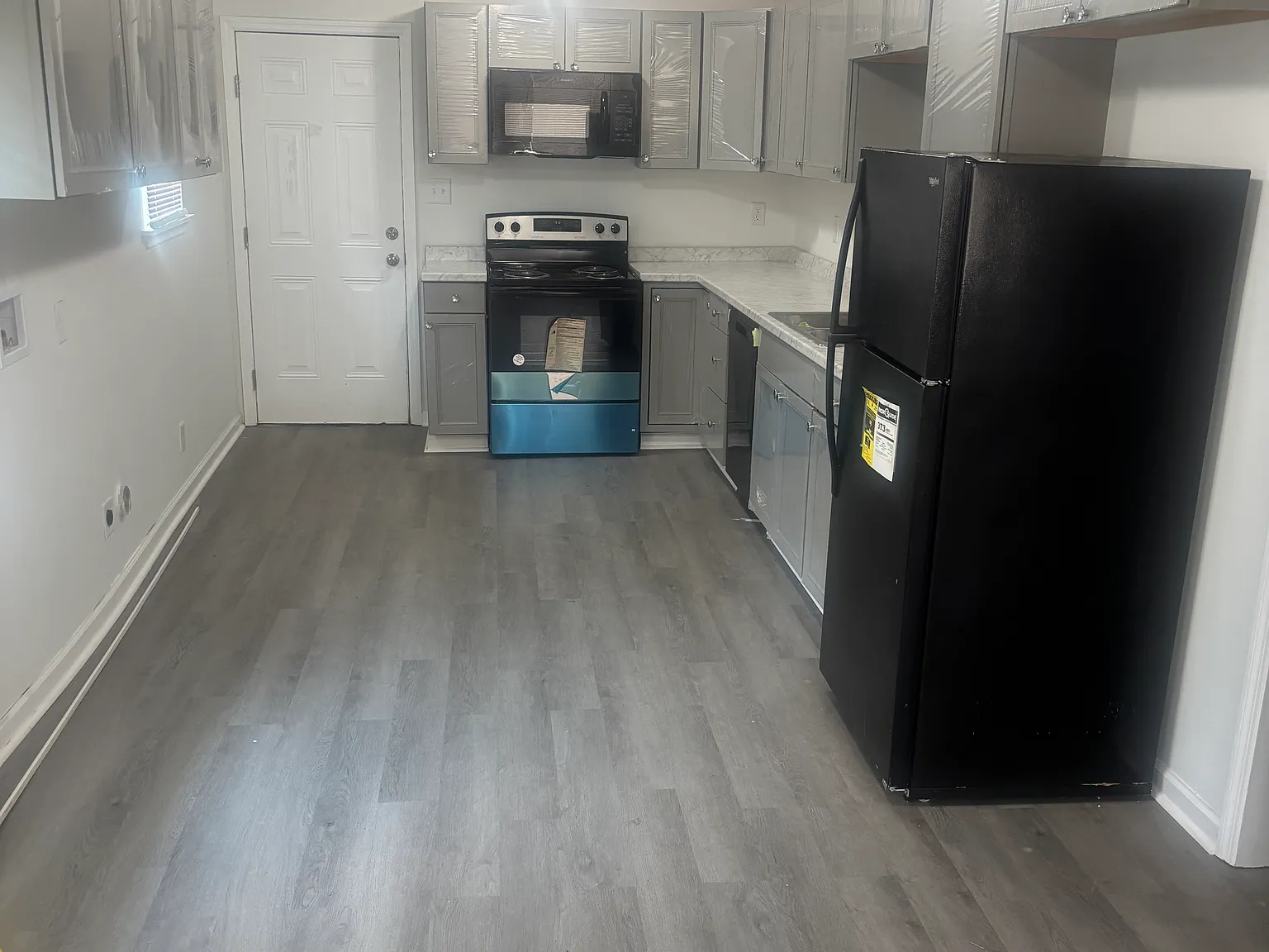 3 bed, 1.5 bath, 1020 sqft, $1,300 — Photo 2