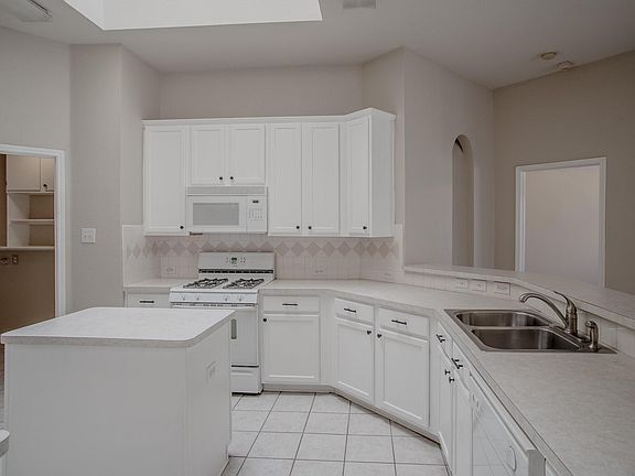 4th image of 6823 Wood Crest Ln