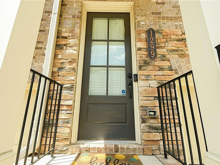 1299 Linden Ct NE — Photo 4