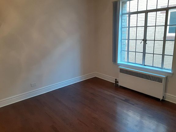 3rd image of 1050 N Pearl St #303
