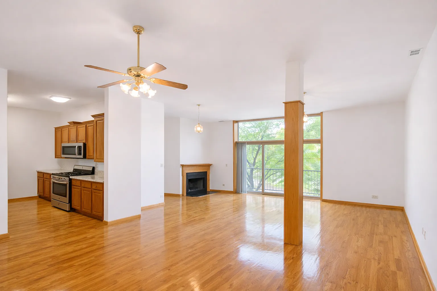 3 bed, 2.0 bath, $3,420 — Photo 2