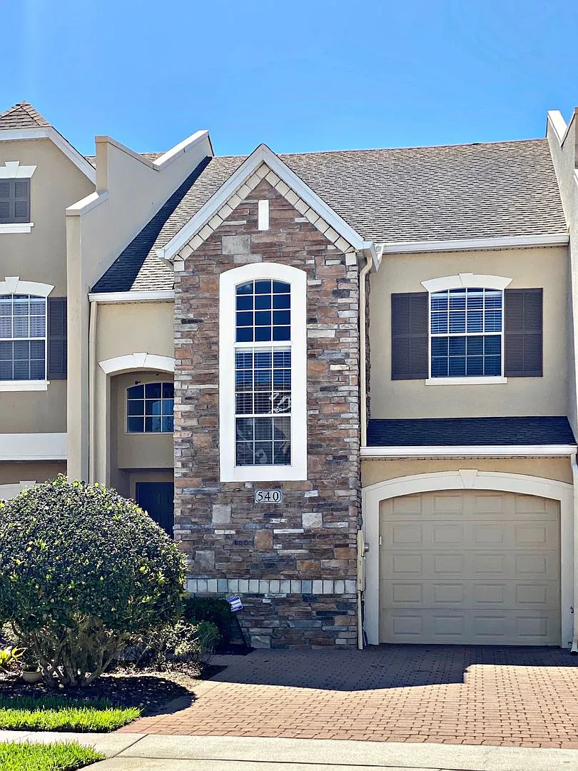 Move in September! Stunning 4 bedroom + Loft, 2.5 bath Townhome Gated community in Avalon Park. 1... — Photo 1