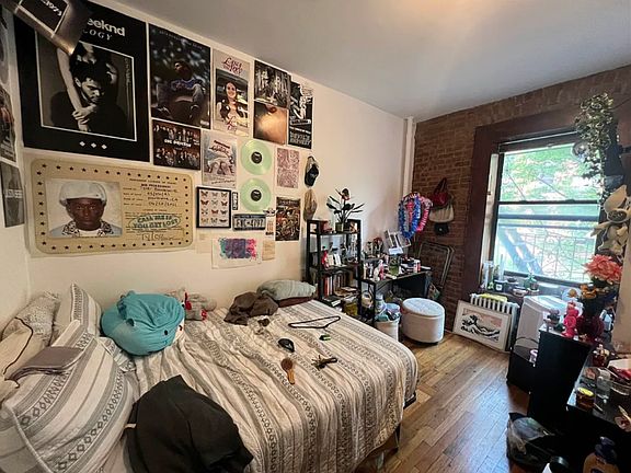 3rd image of 530 E 13th St #23