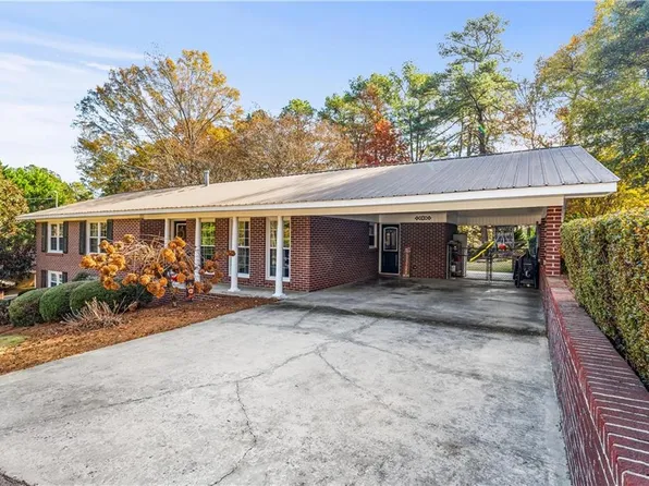 111 Meadow Ln, Calhoun, GA 30701