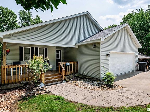 2nd image of 605 Lakeshore Dr S