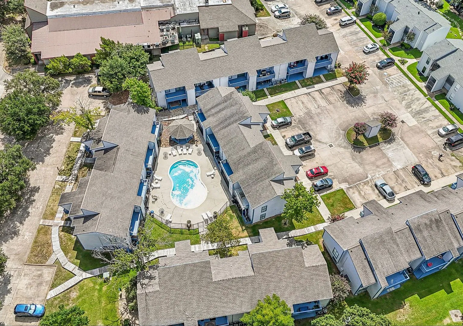 ROOKWOOD GOLF APARTMENTS — Photo 4