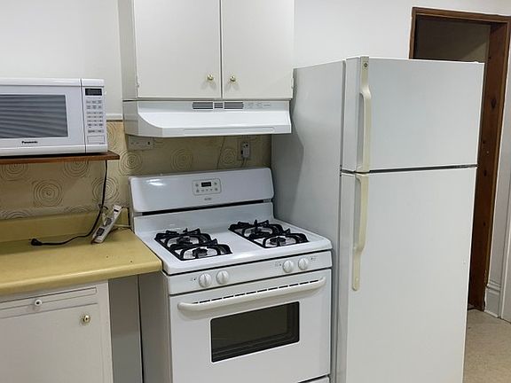 5th image of 2342 E 13th St #A