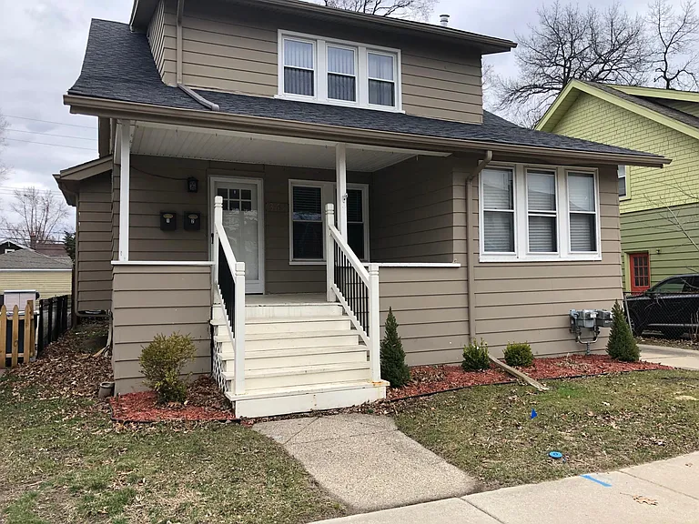 347 W Troy St — Photo 1