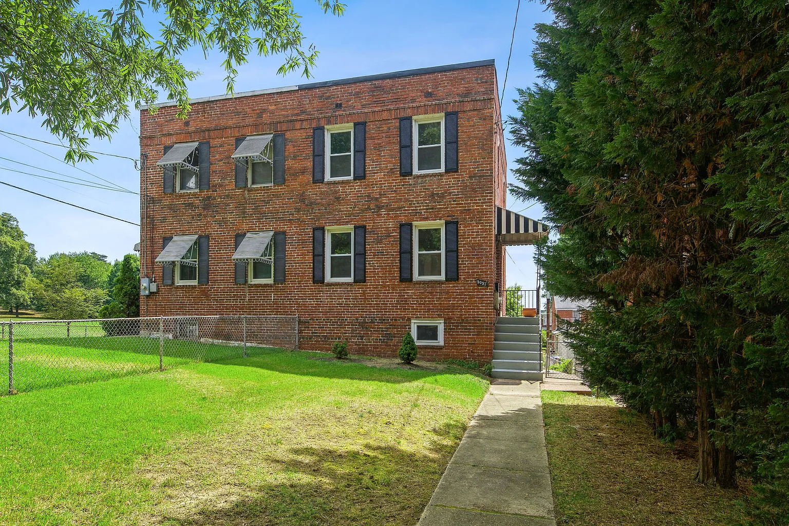 5053 11th St NE photo 1
