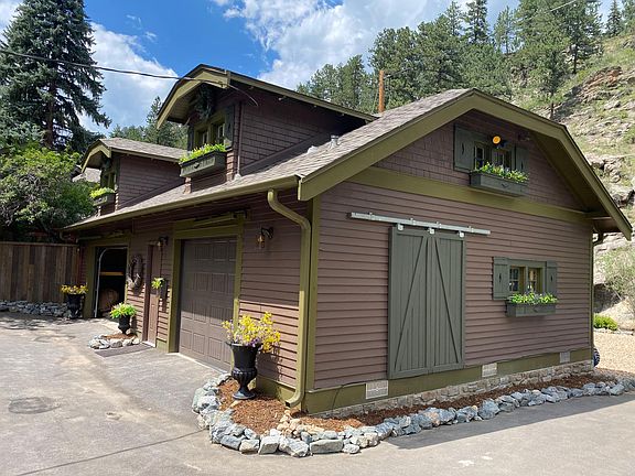 Secure 1 car garage bay with loft...Perfect mountain setting!