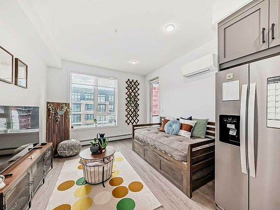 4th image of 502-3932 University Ave NW #502