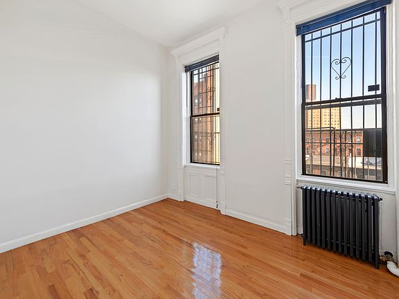 5th image of 764 Willoughby Ave APT 4
