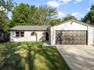 1928 S Lions Ave, Broken Arrow, OK 74012