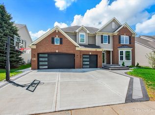 5919 Chatham Dr, Hoffman Estates, IL 60192