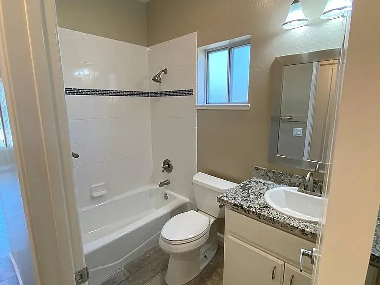 1 bed, 799 sqft, $2,400 — Photo 4