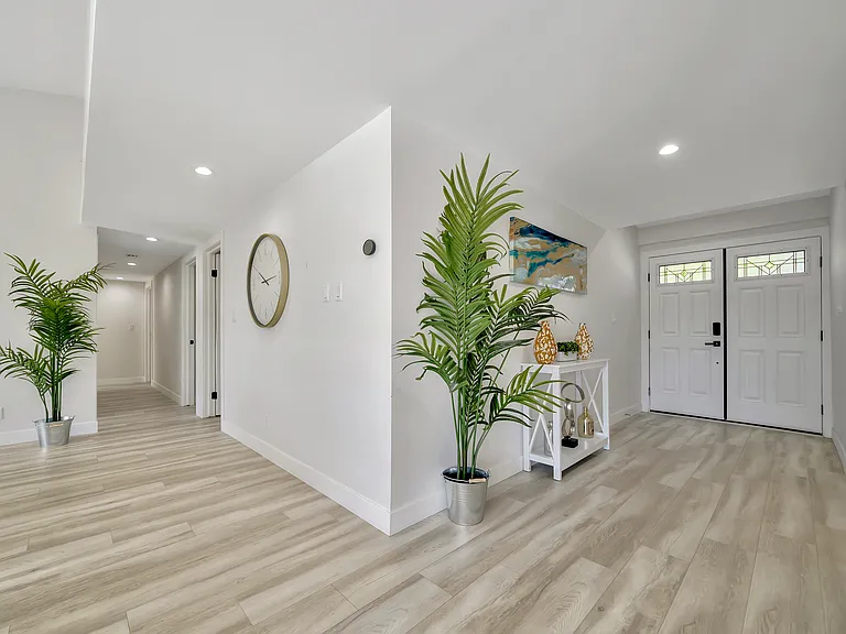 5565 Ostin Ave — Photo 11