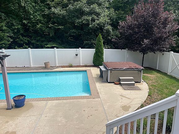 4 Person hot tub included 