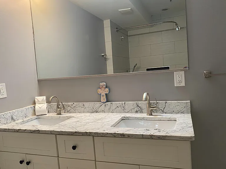 bathroom 2 with double sink