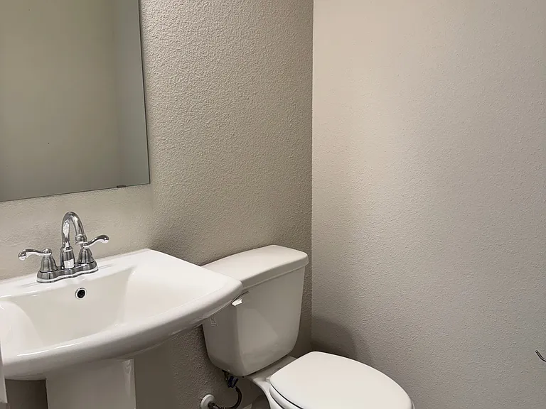 548 Hutchinson Ln — Photo 6