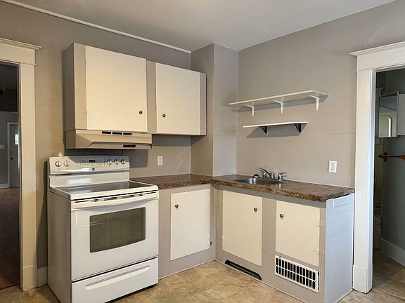 4th image of 590 4th St E