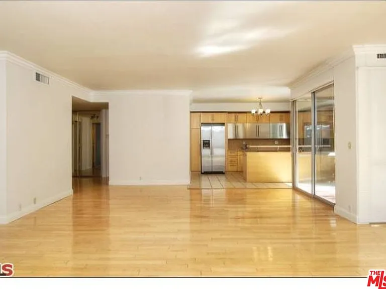 318 N Maple Dr #C106 — Photo 23