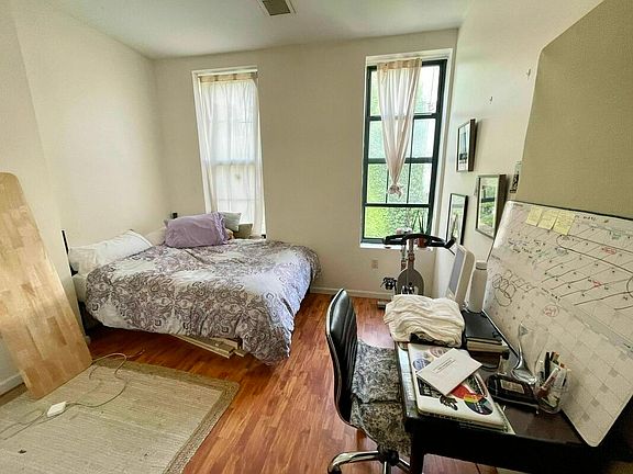 2nd image of 928 Fulton St #2A