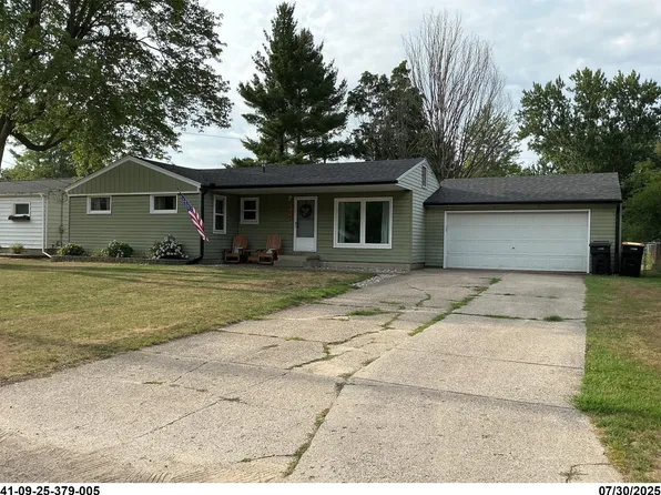 536 Springfield St NW, Comstock Park, MI 49321