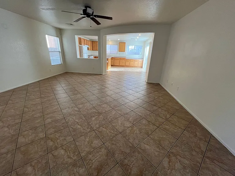 718 Thornford St — Photo 5