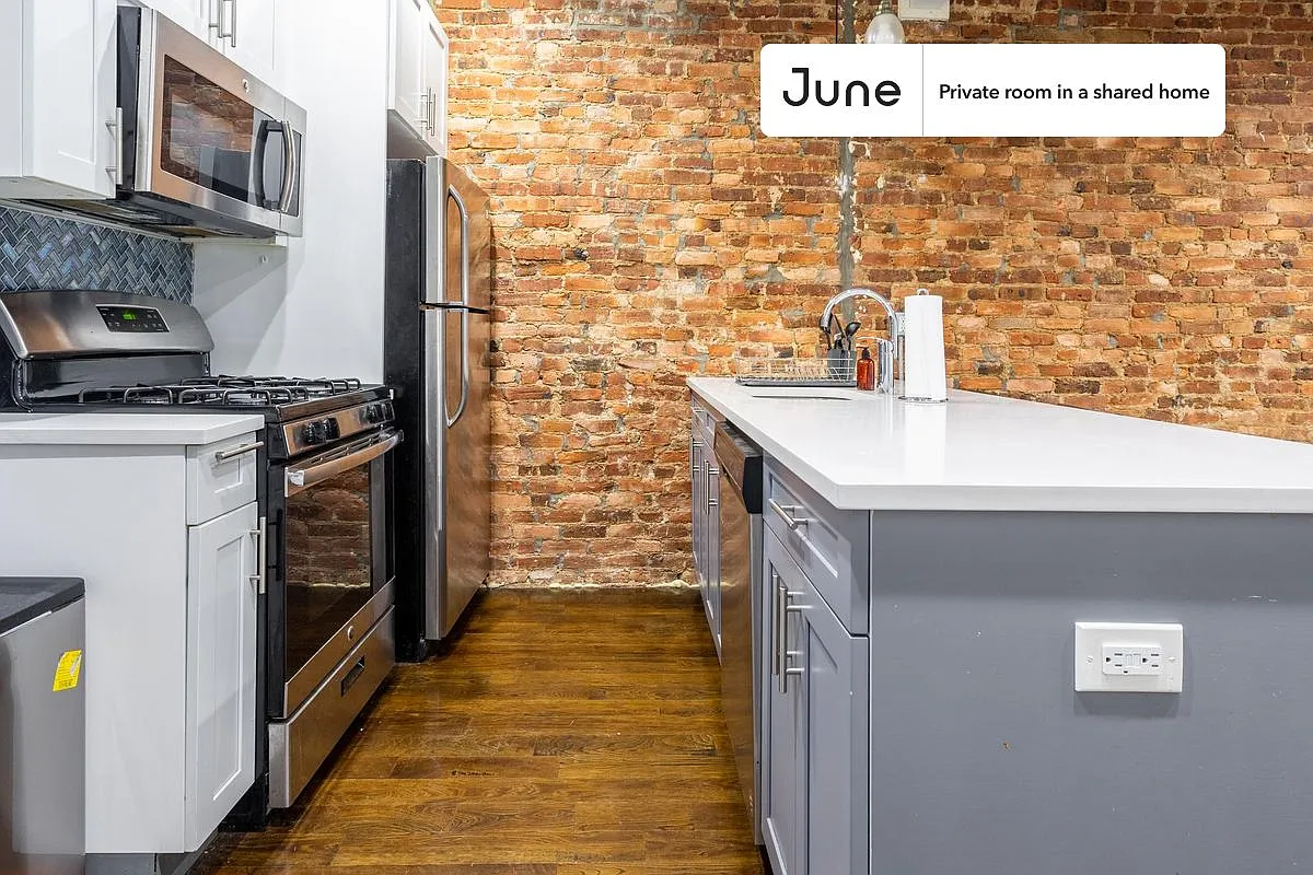 Full bedroom in 4 bed/2 bath home in Bushwick #1628 C — Photo 3