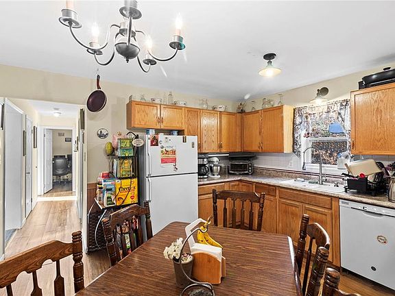 4th image of 283 Brittany Dr