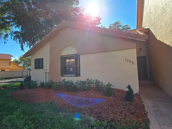1025 SW 113th Ter, Pembroke Pines, FL 33025