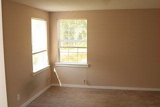 3rd image of 106 Glenda Ct
