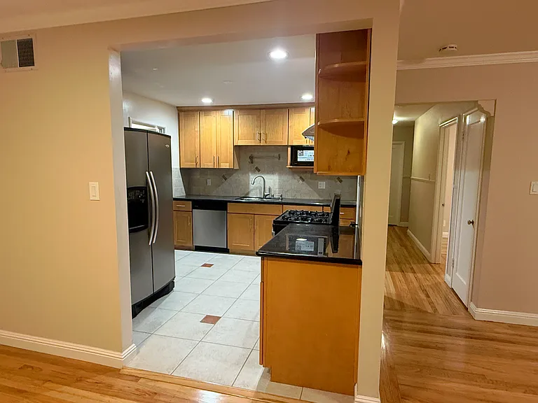 445 Peralta Ave — Photo 2