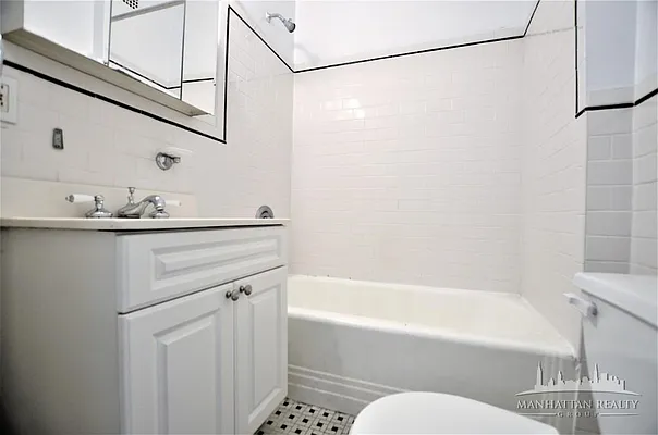 Rented by Manhattan Realty Group | media 3