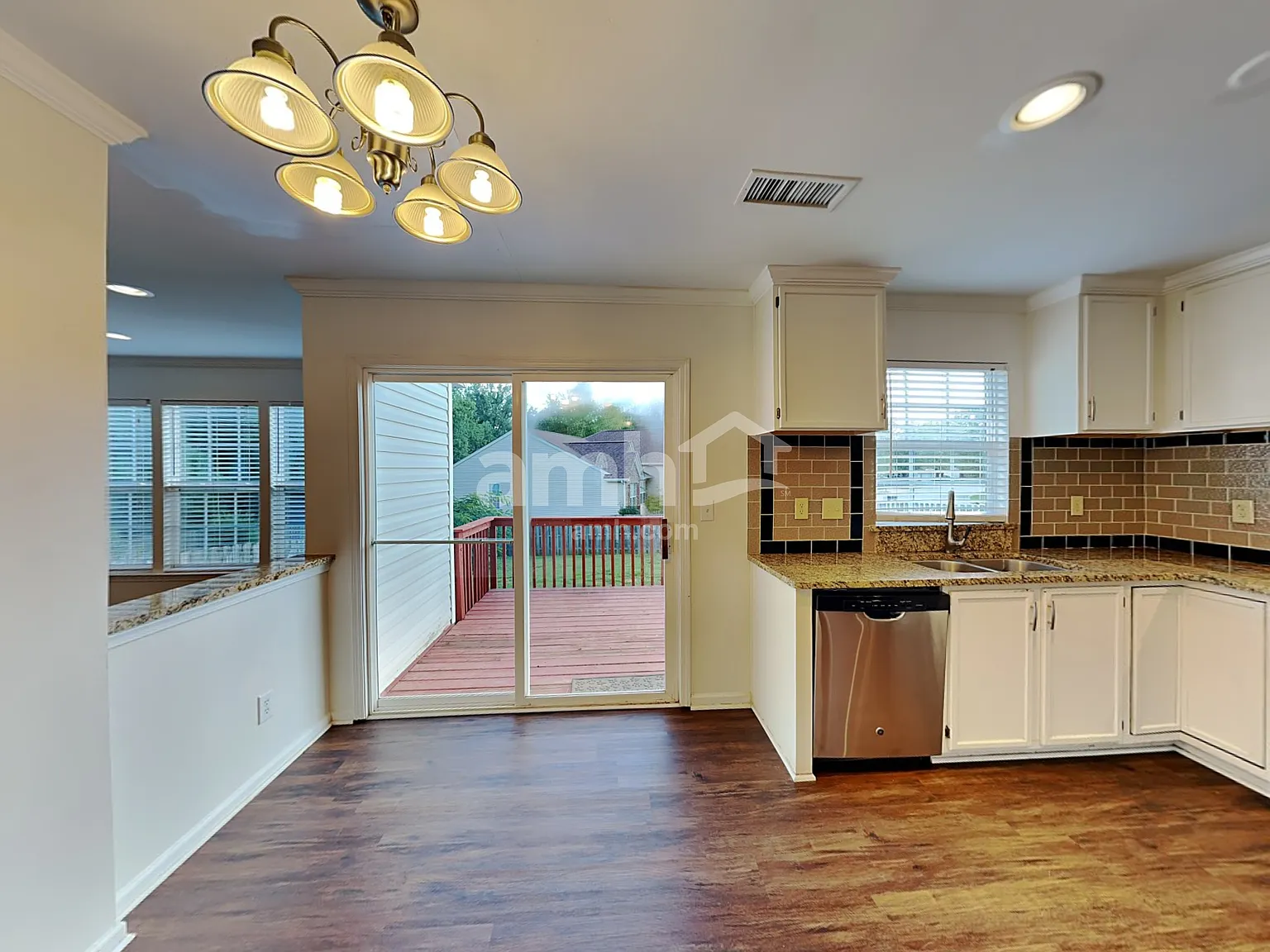 4 bed, 2.5 bath, 2150 sqft, $2,285 — Photo 4