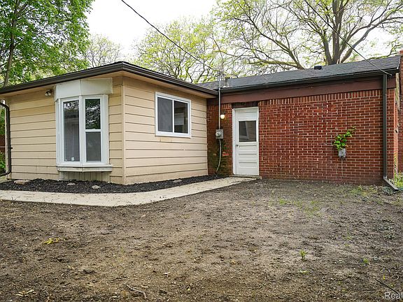 5th image of 30644 Hayes Rd