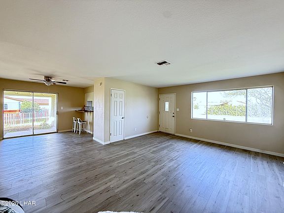 5th image of 1720 E Valencia Rd