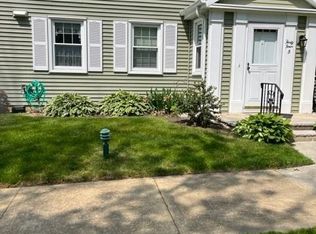 44 Concord Ln #B, Monroe Township, NJ 08831