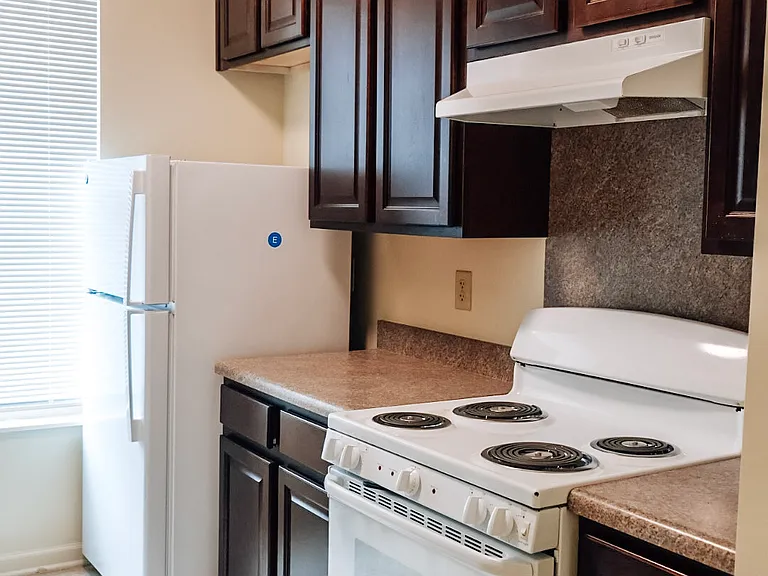 Sheppard Square Apartments — Photo 6