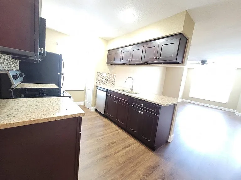 2310 Prime Cir #B — Photo 8
