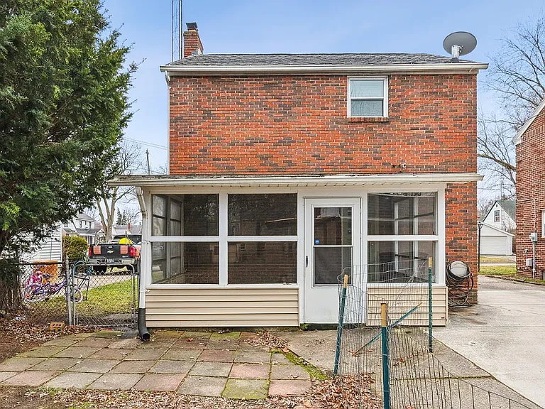 706 W Gramercy Ave — Photo 19