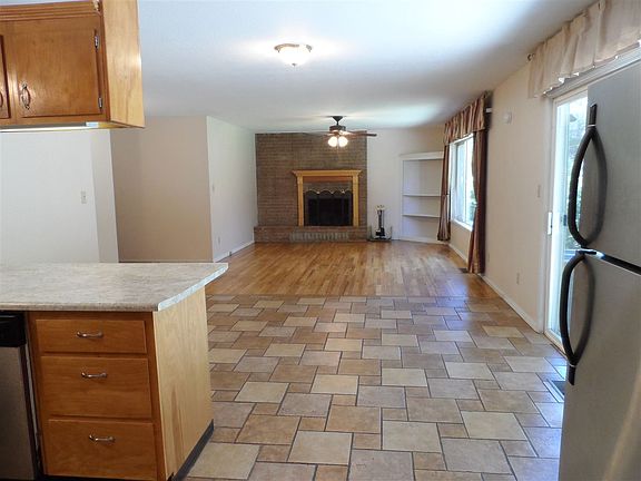4th image of 805 Laurel Ct