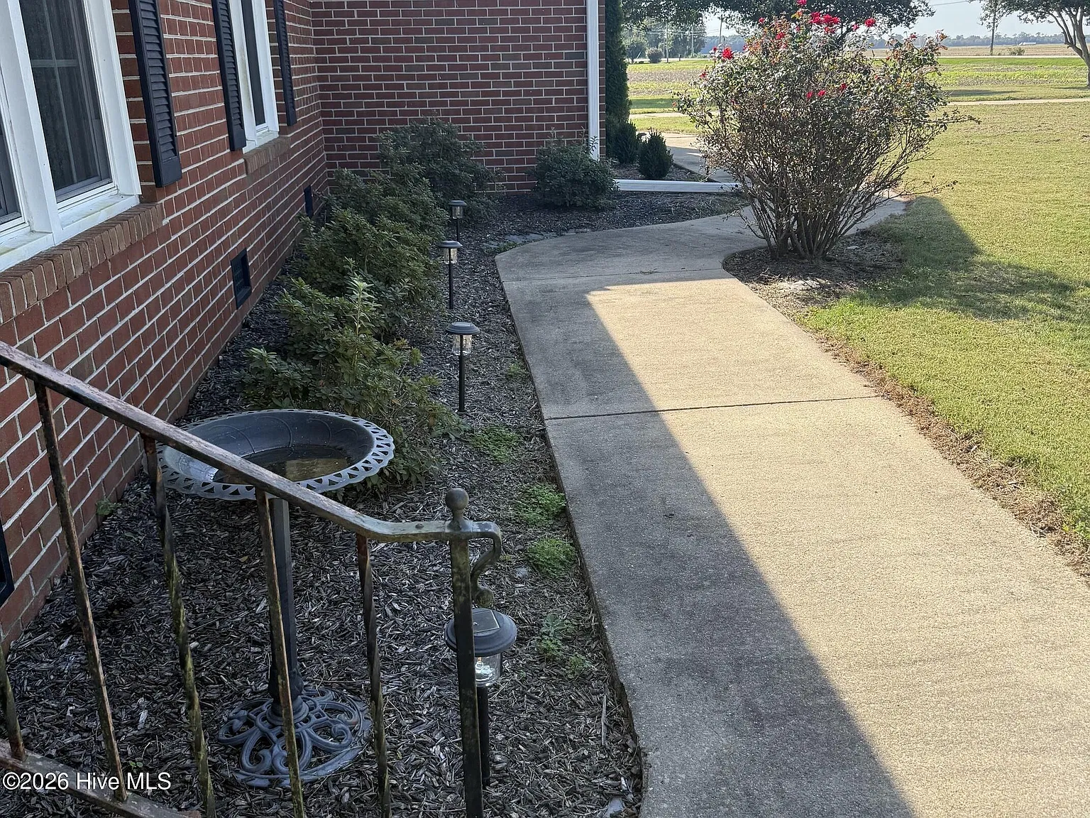3 bed, 3.0 bath, 3167 sqft, $2,800 — Photo 3