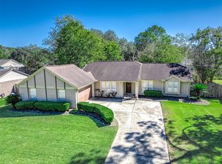 1114 W Castlewood Ave, Friendswood, TX 77546