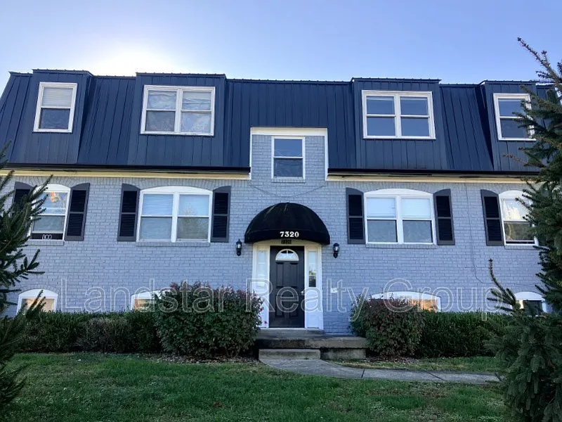 2 bed, 1.0 bath, $895 — Photo 1