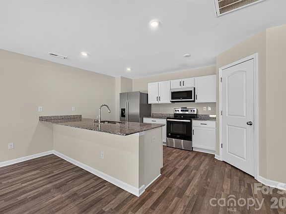 2nd image of 1475 Cannan Mountain Dr