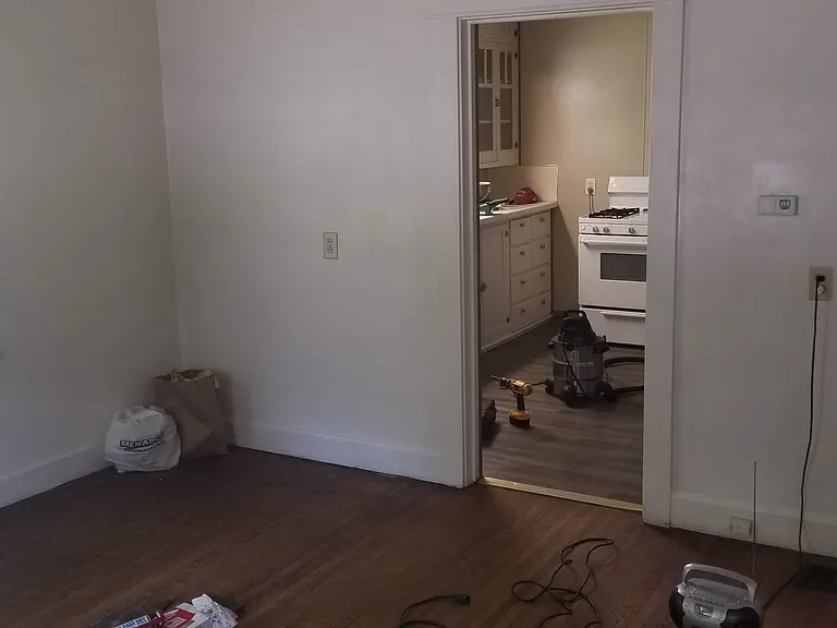 700 E Grimes Ln — Photo 6