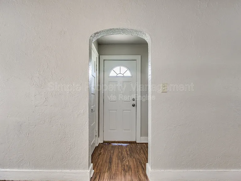 1524 SW Binkley St — Photo 2