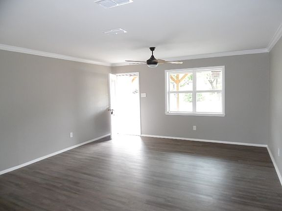 4th image of 1604 Clearwood Dr