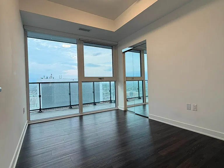 95 Oneida Cres #2303 — Photo 8
